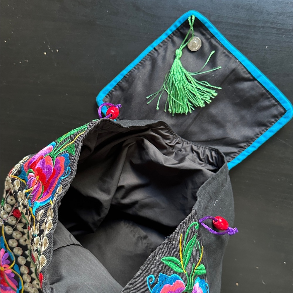 Chinese Embroidered Floral Drawstring Backpack - Picture 3 of 3